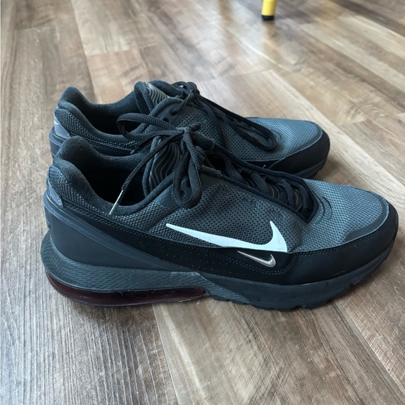 NIKE Air Max Pulse ‘Black Varsity Red’ - Picture 8 of 11